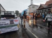 ABDY Group Bagikan 500 Bungkus Takjil di Exit Tol Madiun