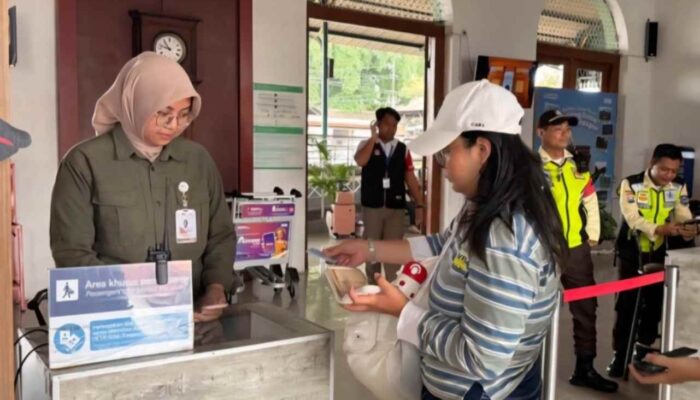 H+1 Lebaran 2026, Volume Pengguna Commuter Line Wilayah 8 Surabaya Naik 10 Persen