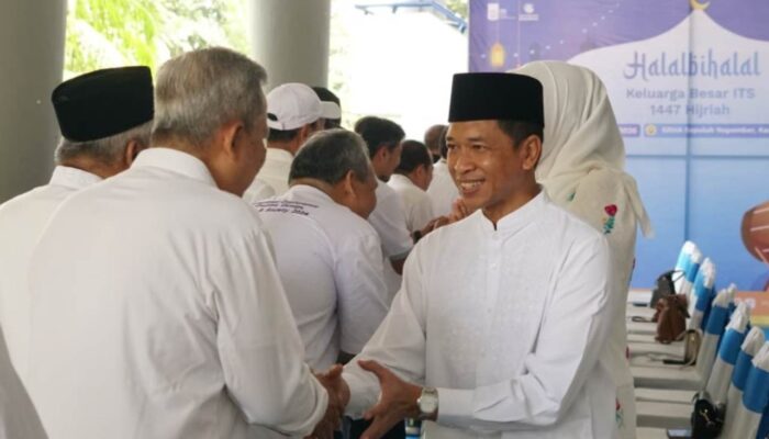 ITS Salurkan 3 Ton Zakat, Halalbihalal Jadi Ajang Konsolidasi Sivitas