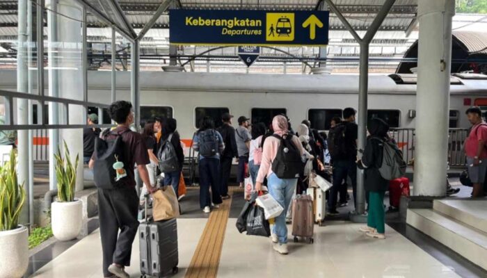 KAI Daop 8 Surabaya Siapkan 130.000 Kursi, Penjualan Tiket Tembus 236 Ribu