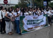 Ratusan Pemandu Lagu Cafe Radefa Bagikan 1.500 Paket Takjil