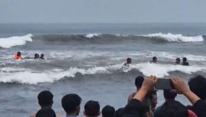 Libur Lebaran, Satu Remaja Candipuro Hilang di Pantai Paseban, Satunya Tersambar Petir