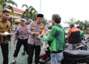 Polres Magetan Berbagi di Ramadan, Kapolres Salurkan Bingkisan Lebaran untuk Ojol dan Tukang Becak