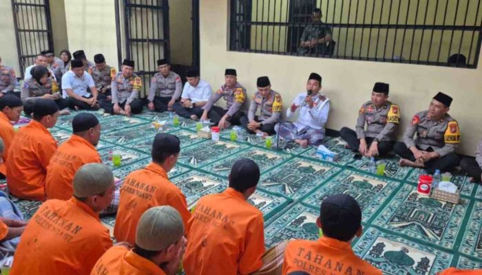 Kapolres Ngawi Gelar Buka Bersama Tahanan, Beri Tausiyah Penuh Makna