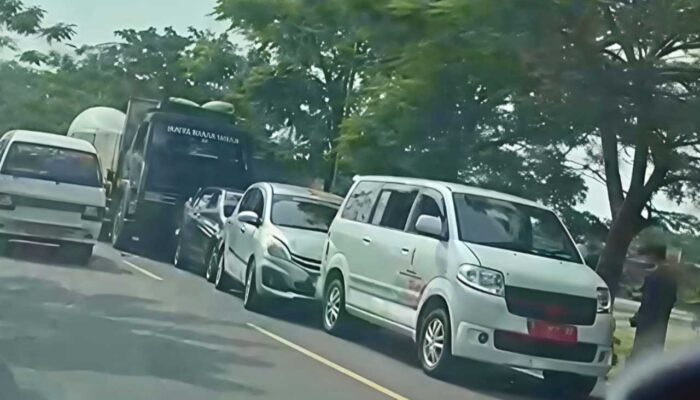 Rem Truk Molen Blong, 6 Mobil Ringsek