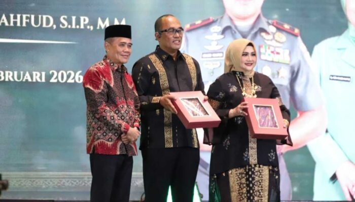 Wakil Bupati Ogan Ilir Hadiri Upacara Lepas Sambut Danrem 044 Gapo