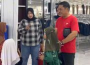 Wiwin Sumrambah Ajak Anak Yatim di Jombang  Belanja Baju Lebaran