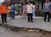 Bupati Nganjuk Tinjau Tanah Longsor dan Jembatan di Desa Kedungdowo 