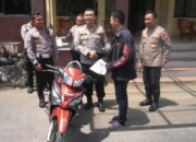 Kapolres Bangkalan Serahkan Motor Hilang 14 Tahun Silam