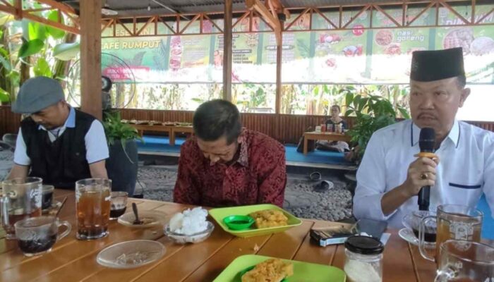 Halalbihalal Propesor Suguhkan Telur Kopi Arab, dan Madu Hutan 