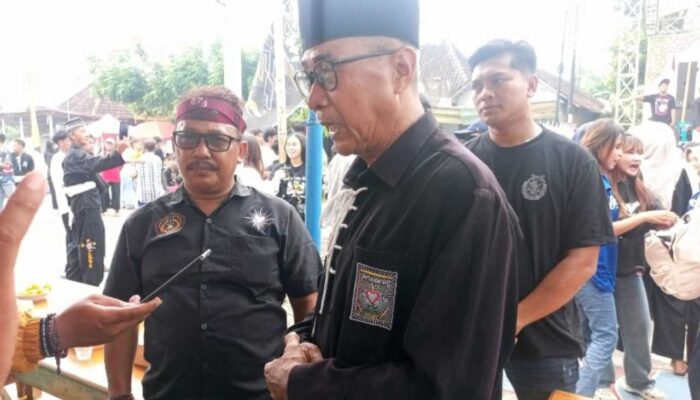 S Agus Triyono Santuni Yatim Piatu dalam Halalbihalal PSHT Rayon Belotan