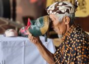 Siswa MAN 1 dan 2 Jombang Melihat dari Dekat Eksistensi Wayang Topeng Jati Duwur Tri Purwo Budoyo