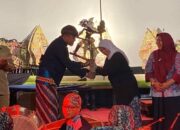 Ribuan Warga Jombang Bersama Wiwin Sumrambah Melepas Rindu Budaya Jawa Melalui Pertunjukan Wayang Kulit