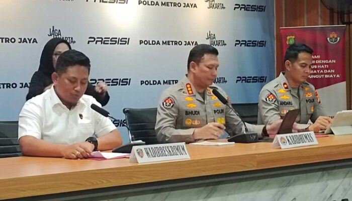 Begal Sadis Palmerah Diduga Kurir Narkoba Bacok Korban Hingga Tersungkur ke Selokan