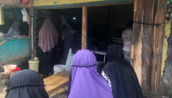 Warga Lumajang Rela Berjam-jam Antre Cetak Bakso di Hari Idul Adha