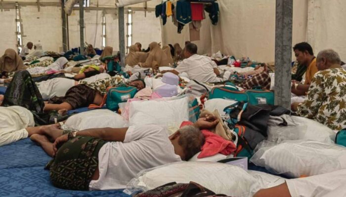 Sejumlah Jemaah Haji Kloter 72 Asal Bangkalan Kelelahan Usai Lontar Jumrah, Konsumsi Belum Diterima