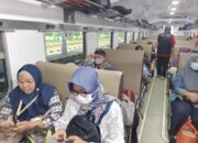 55 Ribu Penumpang Padati Commuter Line Surabaya di Puncak Arus Libur