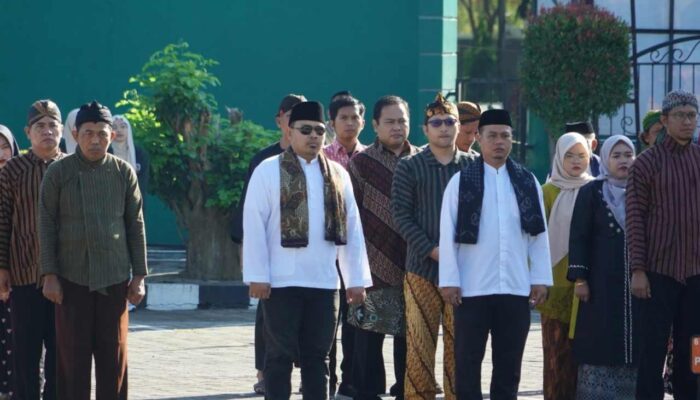 Upacara Hardiknas di Kemenag Jatim Soroti Kolaborasi dan Transformasi Pendidikan