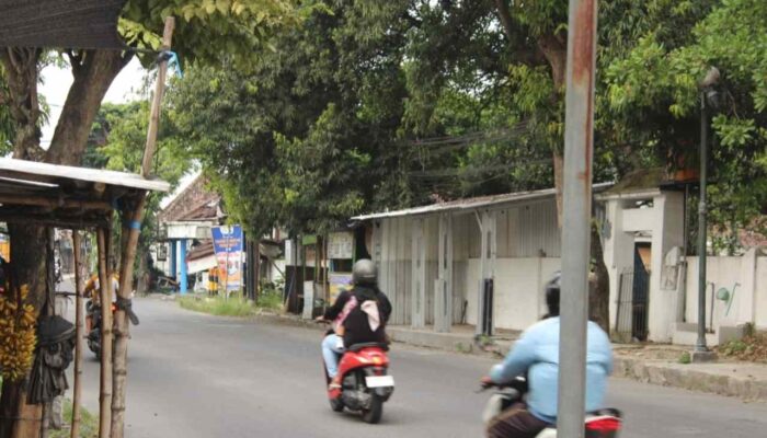 Warga Soroti Trotoar Pare, Masih Dipadati PKL Usai Penertiban SLG