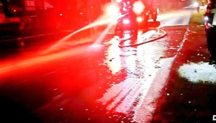 Warga Keluhkan Ceceran Material di Jalan Raya Bojonegoro, Bikin Pengguna Jalan Kecelakaan