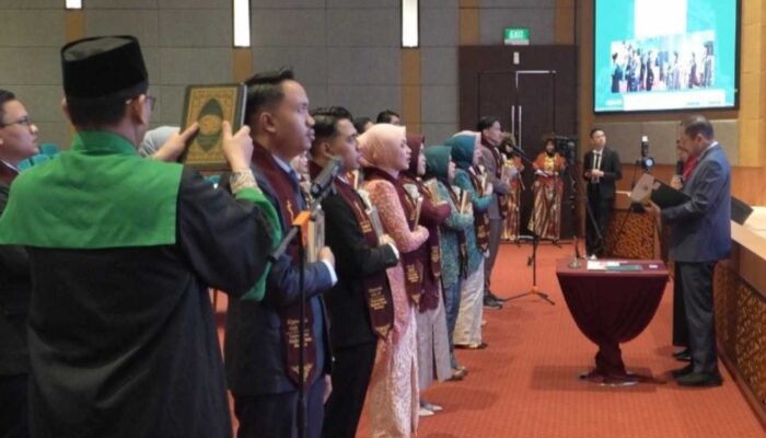 Unusa Lantik 16 Dokter Baru, Mayoritas dari Keluarga Non-Dokter