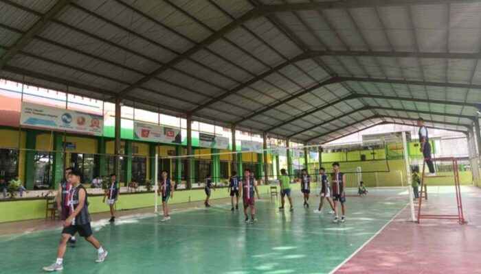 Classmeeting SMK Yosonegoro Magetan 2026: Turnamen Volly kls X Dan Xl , Adu Strategi