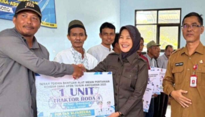 Pemkab Bojonegoro Salurkan 8 Unit Alsintan Bagi Petani