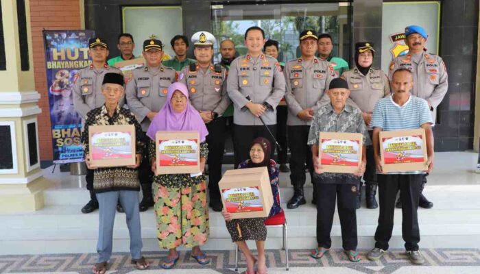 Sambut Hari Bhayangkara ke-80, Polres Magetan Salurkan Sembako, Bedah Rumah, Air Bersih dan Alsintan