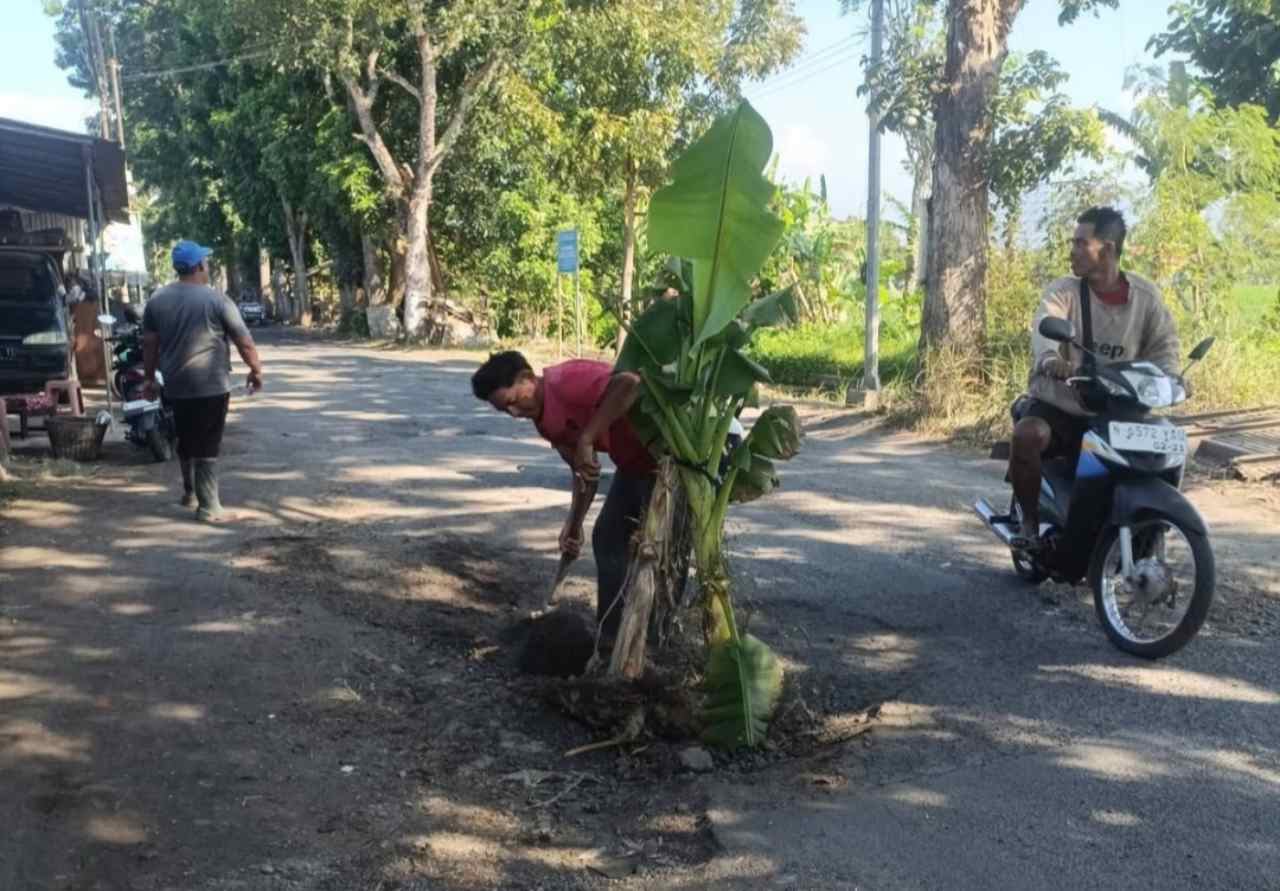Jalan berlubang