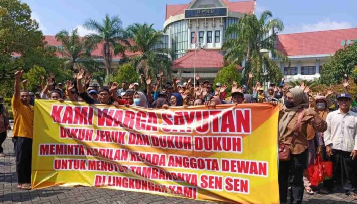 Ratusan Warga Sayutan Geruduk DPRD Magetan, Minta Tambang CV Persada Tunggal Abadi Ditutup