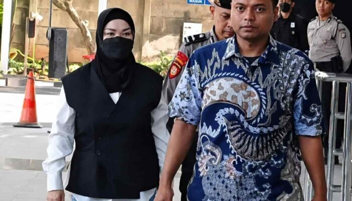 Usai OTT, Bupati Sukoharjo Etik Suryani Tiba di Gedung KPK