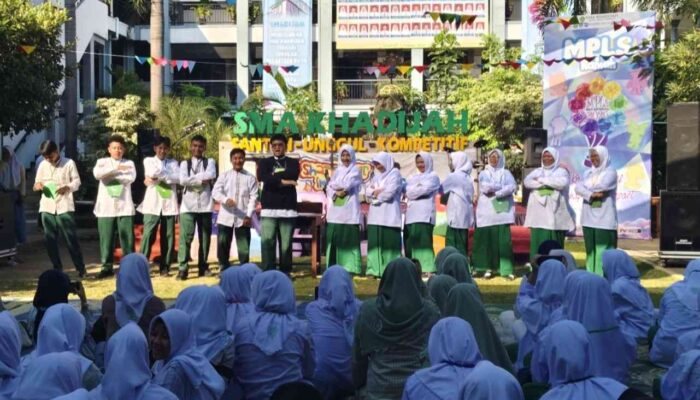 Pentas Seni Warnai Penutupan MPLS SMA Khadijah Surabaya, Fokus Karakter dan Kreativitas Siswa