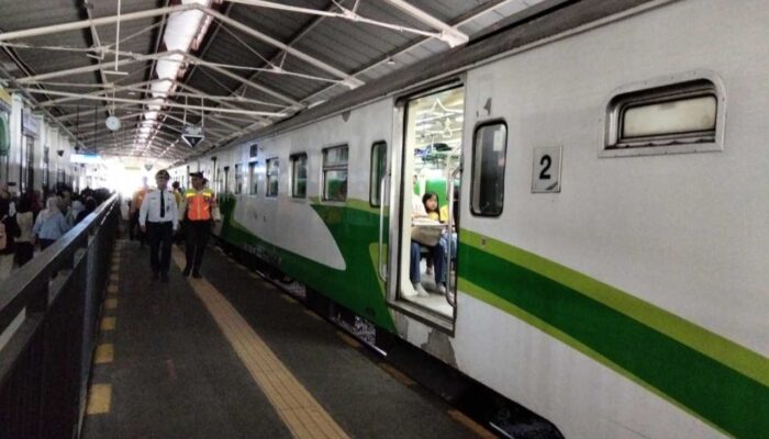 KAI Commuter Layani 8,5 Juta Penumpang di Jatim, Stasiun Gubeng Masih Terpadat