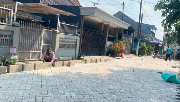 Wow, Jalan Kampung di Mojongapit Jombang Disulap Jadi Jalan Paving