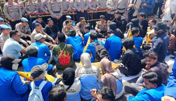PMII Kepung Mapolres Lumajang, Beri “Rapor Merah” Polri: Desak Usut Mafia Solar, Narkoba hingga Begal