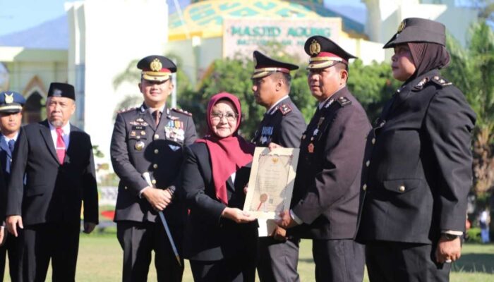 Hari Bhayangkara ke-80, Bupati Magetan Ganjar Personel Polres Piagam Penghargaan atas Pengabdian Menjaga Kamtibmas yang Kondusif