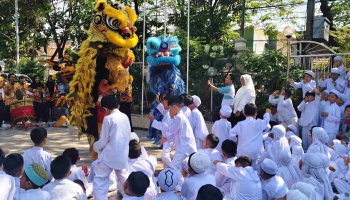 SD Khadijah Pandegiling Kenalkan Barongsai di MPLS, Tanamkan Wawasan Budaya Global Sejak Dini