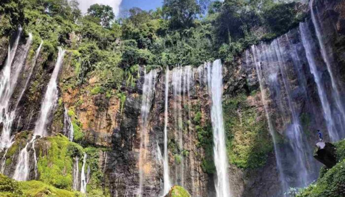 Libur Sekolah, Tumpak Sewu Jadi Primadona Wisata Keluarga