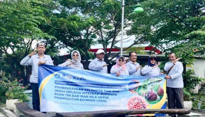 UT Surabaya Salurkan 10 Ribu Bibit Nila dan 300 Pohon Tin untuk Warga Sidoarjo
