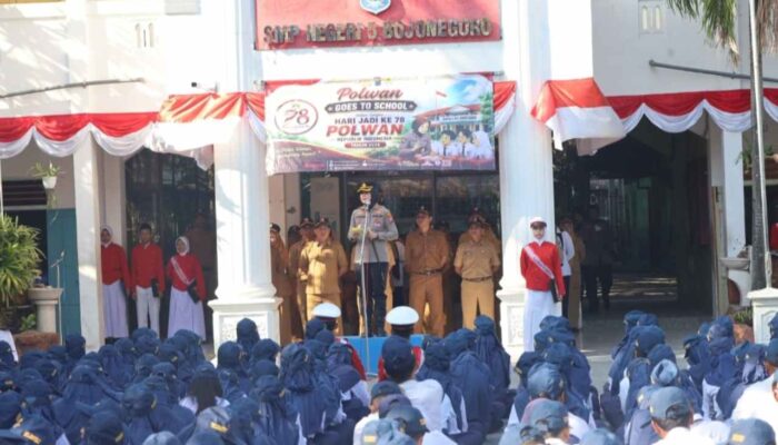 Momen Hangat Kapolres Bojonegoro Sapa dan Edukasi Para Siswa SMPN 5
