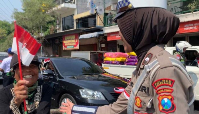 Lalu Lintas di Jombang Mendadak Hening Saat Detik-detik Proklamasi