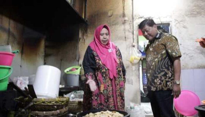 Harga Kedelai Naik, Perajin Tempe Kampung Sanan Malang Menjerit