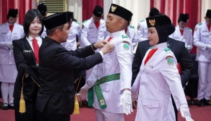 Wali Kota Adi Wibowo Kukuhkan 74 Anggota Paskibraka Kota Pasuruan 2026