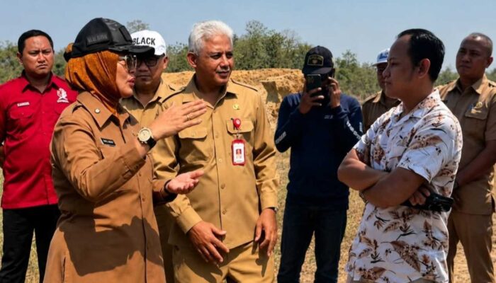 Ada Aduan Warga, Wabup Bojonegoro Segel Pengerukan Lahan Pertanian Tak Berizin