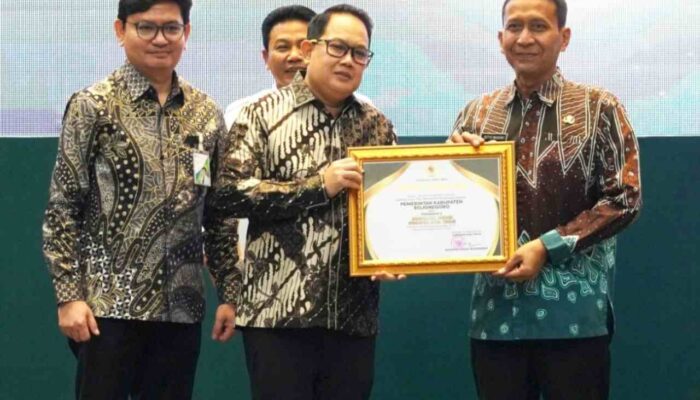 Komitmen Lindungi Pekerja, Pemkab Bojonegoro Sabet Award Jamsostek Tingkat Jatim