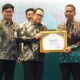 Komitmen Lindungi Pekerja, Pemkab Bojonegoro Sabet Award Jamsostek Tingkat Jatim