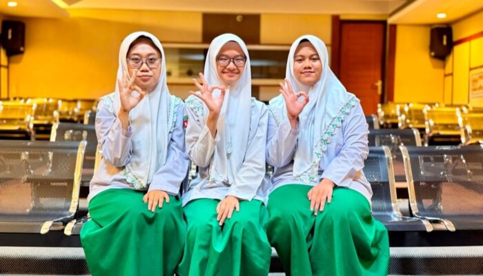 Dedikasi Menghafal Al-Quran, 3 Siswi SMA Khadijah Surabaya Dapat Beasiswa 100 Persen