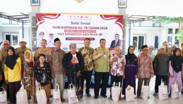 Aksi Gotong- royong Dekopinda Bojonegoro Salurkan 1000 Paket Bantuan Sembako