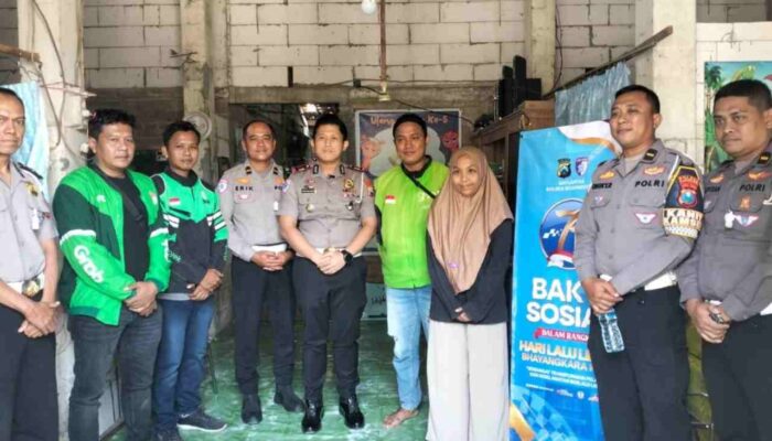 HUT Lantas, Satlantas Polres Bojonegoro Gelar Bakti Sosial