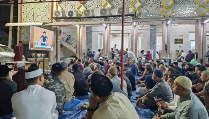 Hadirkan Ustaz Syafiq Riza Basalamah, Ratusan Jamaah Padati Masjid Samsul Huda Kota Madiun